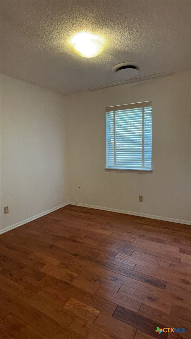 Building Photo - 116 Carothers St