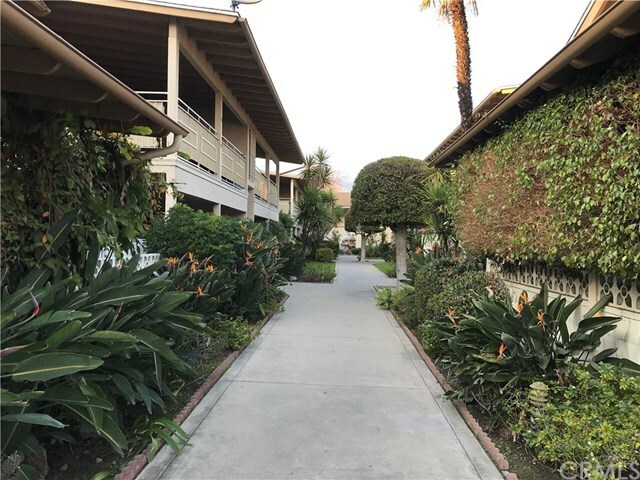 Building Photo - 471 W Duarte Rd