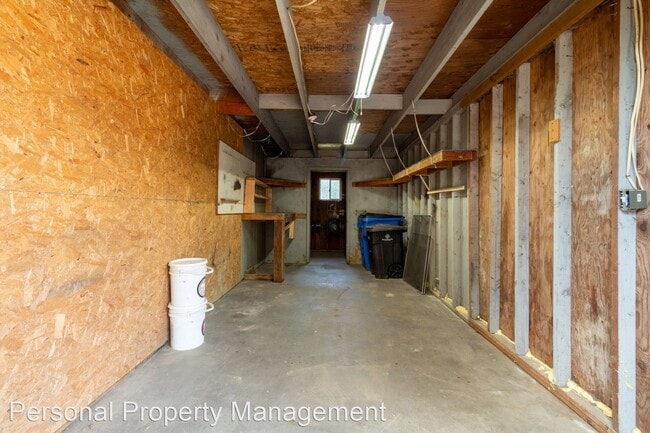 Building Photo - 3 br, 1 bath House - 845 12th St