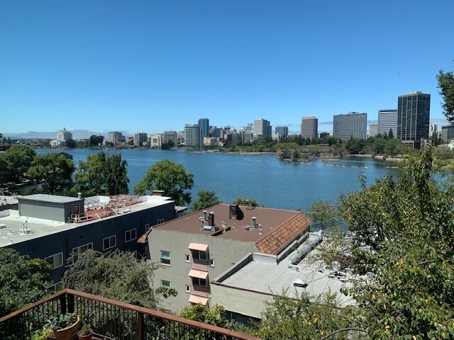 Foto del edificio - 425 Merritt Ave