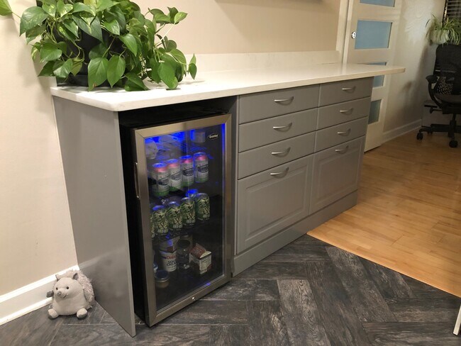 Bar with drinks fridge - 3420 N Lake Shore Dr