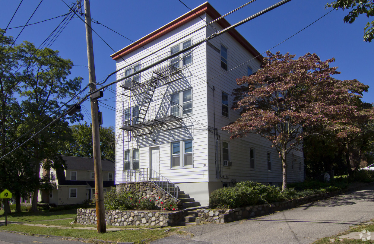Foto del edificio - 37 Villard Ave