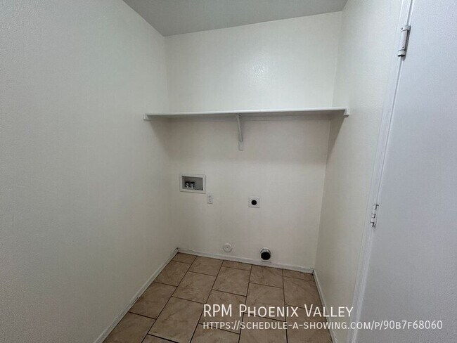 Foto del edificio - 11613 W Bloomfield Rd