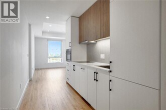 Building Photo - 741 King St W