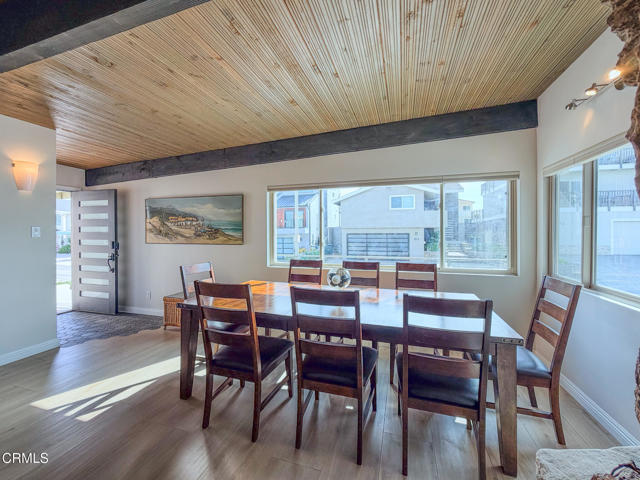 Foto del edificio - 1327 Devon Ln