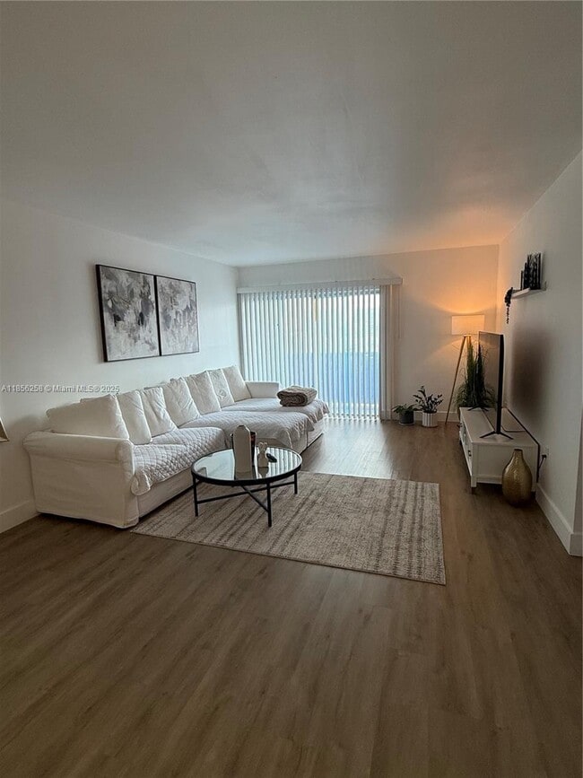 Foto del edificio - 400 Kings Point Dr