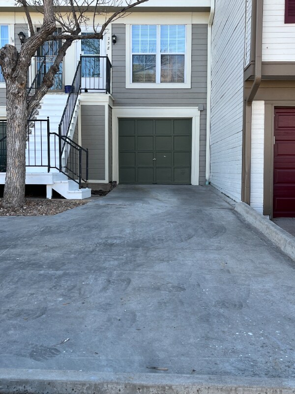 Building Photo - 1811 S Quebec Way