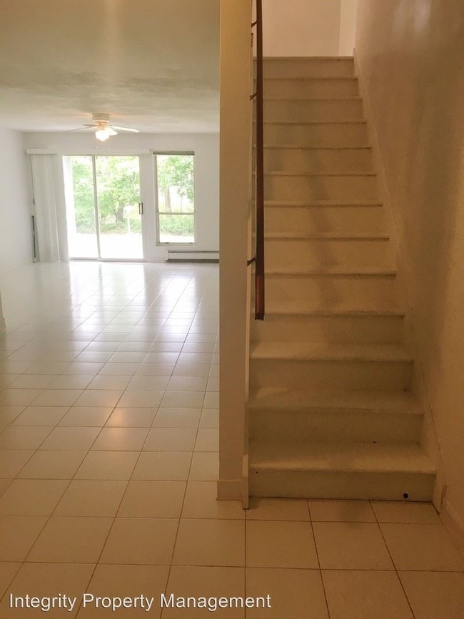 Building Photo - 2 br, 3.5 bath House - 17 Hemlock Circle