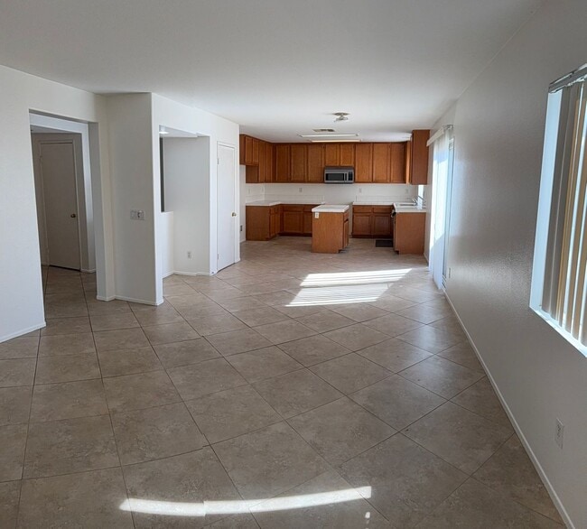 Photo - Spacious 4 bedroom / 3 Bathroom Jurupa Val... House