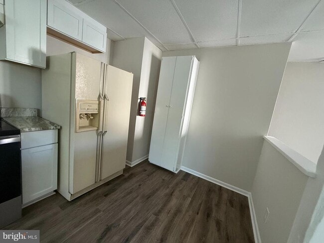 Building Photo - 11 Delsea Dr S