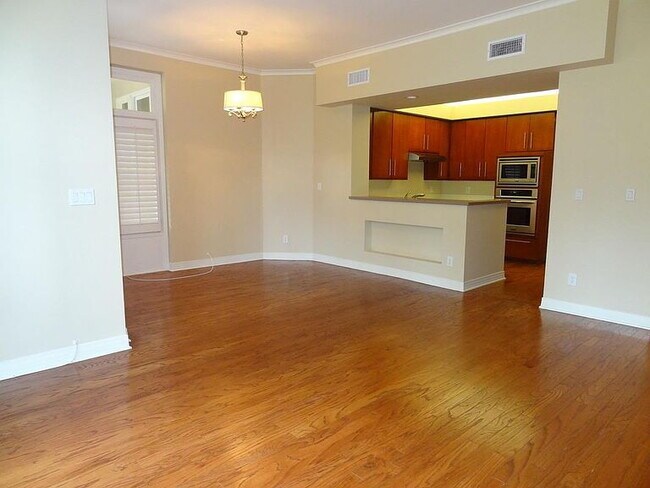 Building Photo - "Luxurious 2-Bed, 3-Bath Retreat with Granite Countertops in San Diego's Heart - 1460 Sq Ft of El...