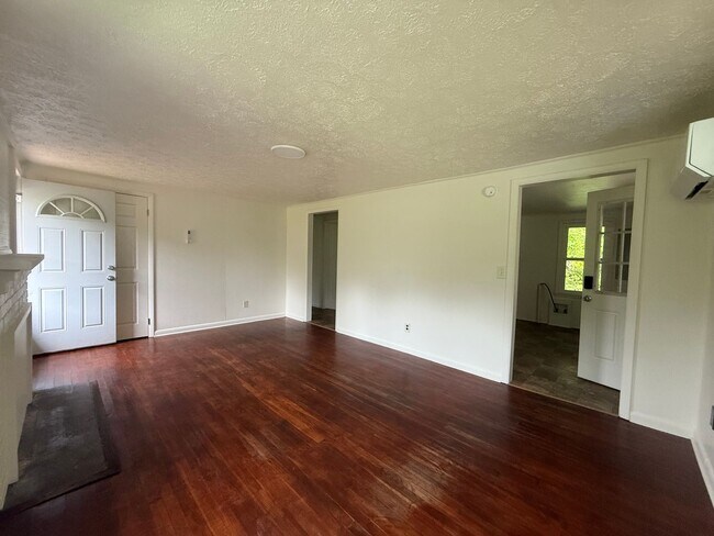 Building Photo - 2 Bedroom 1 Bath Home in Kingsport, TN
