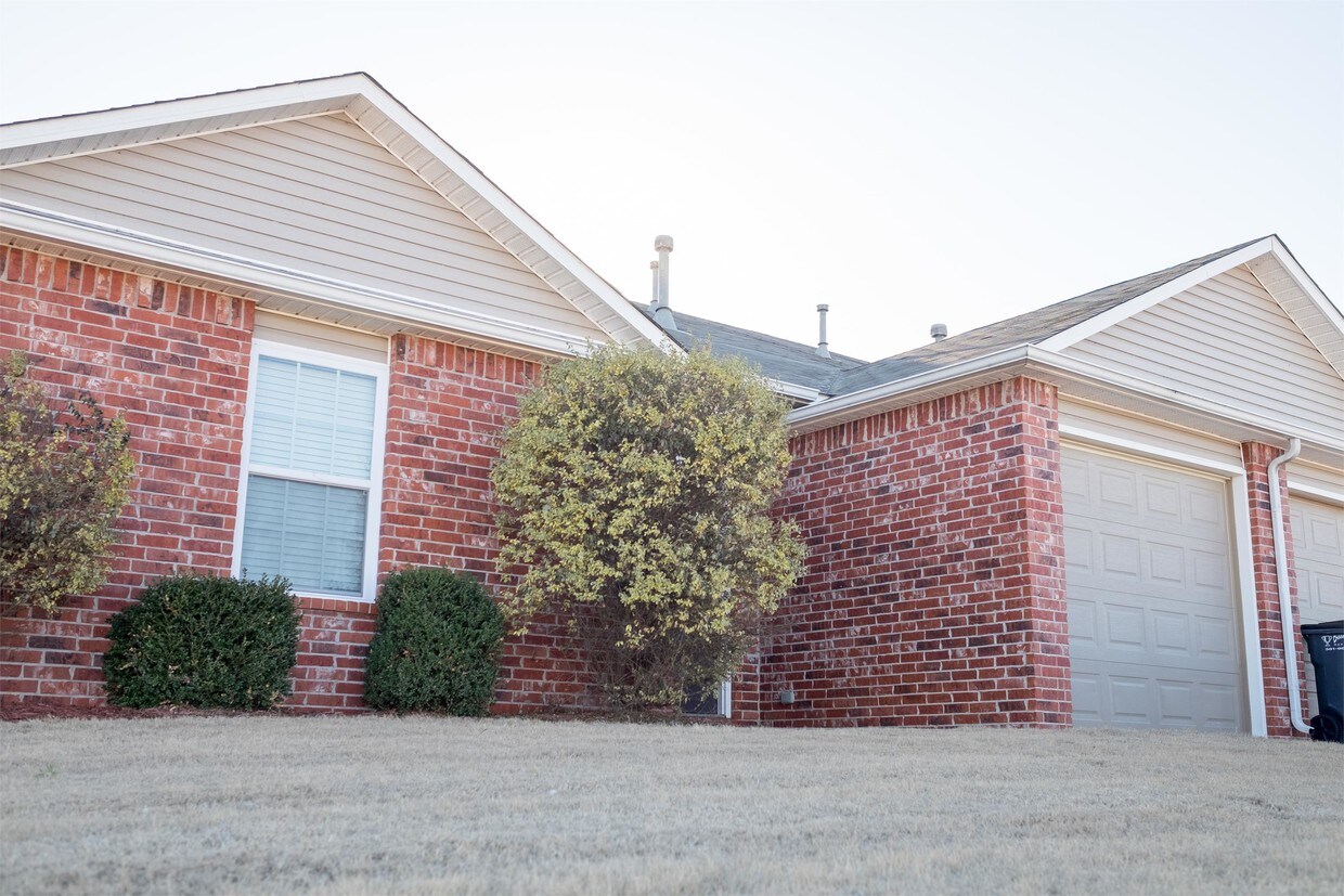 Foto principal - 3523 E Gillette St