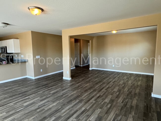 Building Photo - 215 W Bobcat Ct
