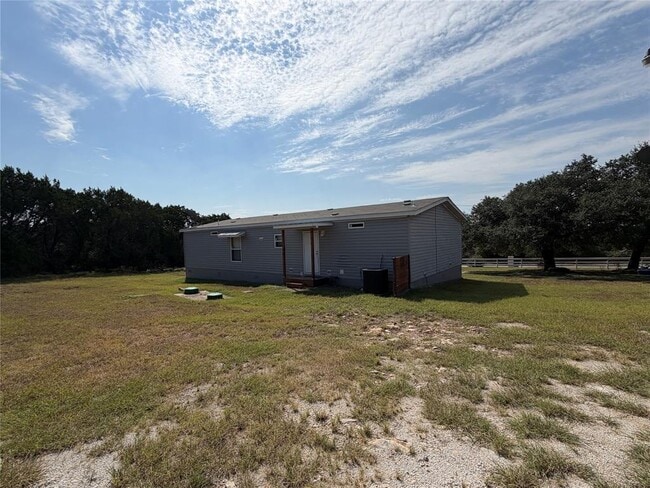Building Photo - 873/879-879 Lonesome Trail