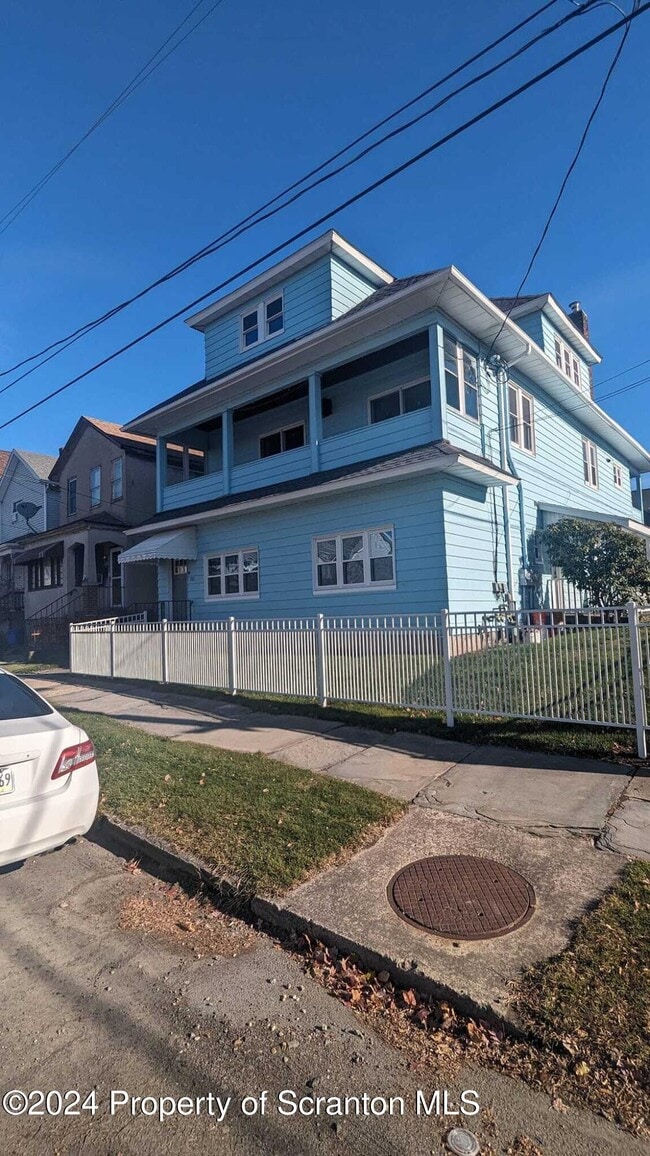 Building Photo - 731 S Irving Ave