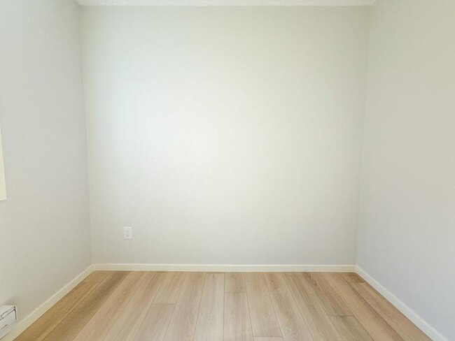 Building Photo - 1.0 bedroom in Edmonton Alberta T5G 1G1