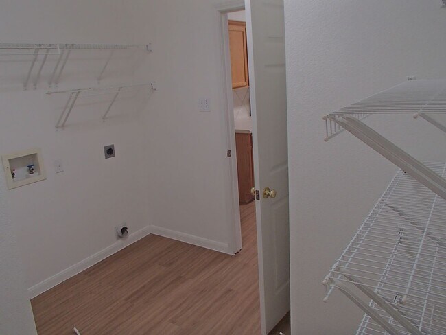 Building Photo - 4 Bedroom 2.5 Bathroom Georgetown Home