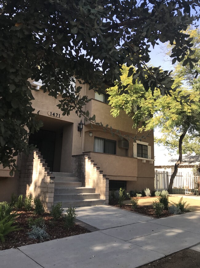 Building Photo - 1471 N Fair Oaks Ave