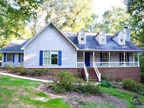 Building Photo - 119 Lakewood Dr