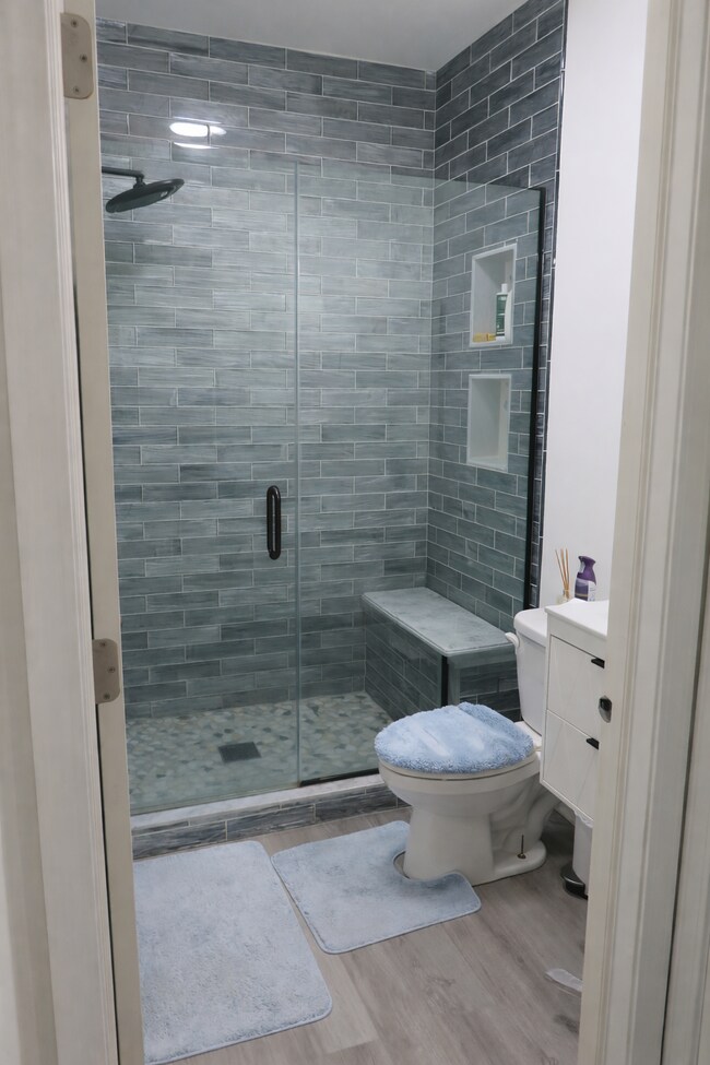 Foto del edificio - Spacious 4-Bedroom Modern Home with 3 Full Baths.