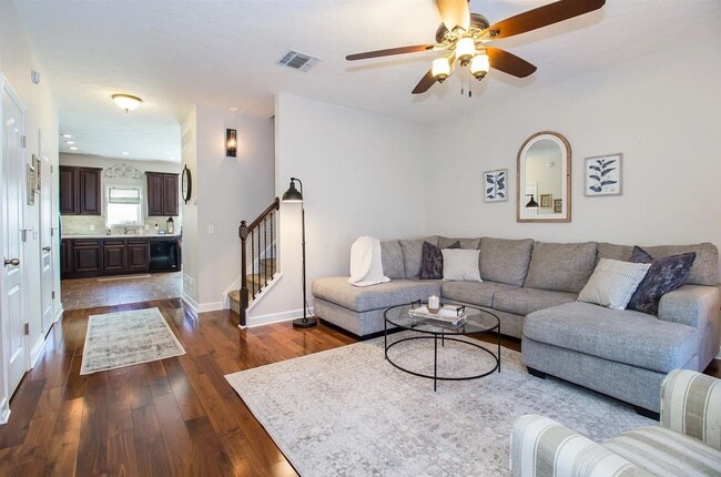 Building Photo - 3 bedroom townhome in Cedar Point for Rent...