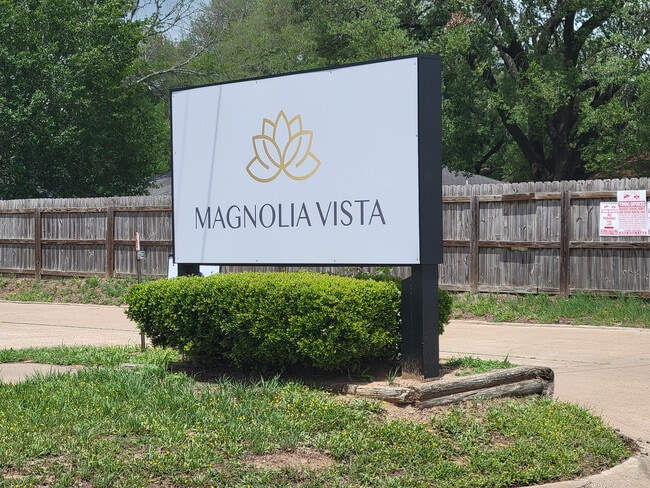 Building Photo - Magnolia Vista