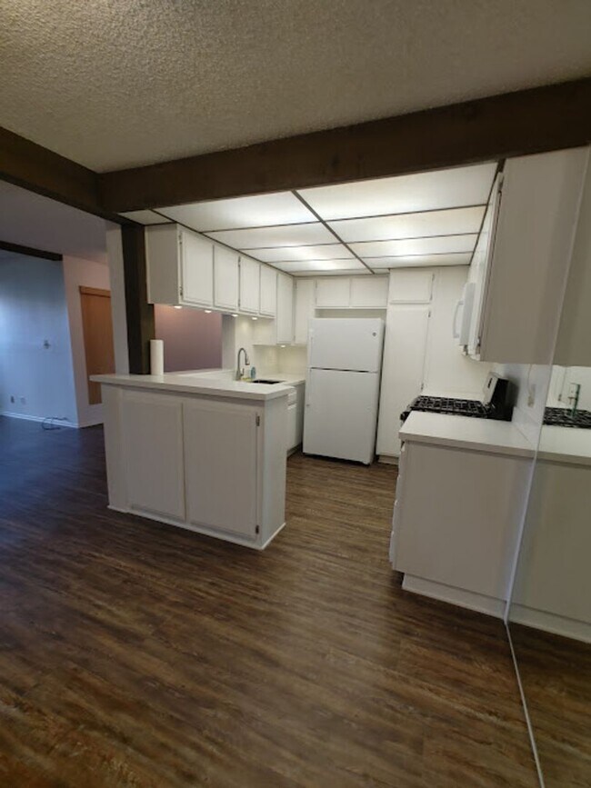 Foto del edificio - U{COMMING - PEACEFUL 2BD/2BA CONDO NEAR TH...