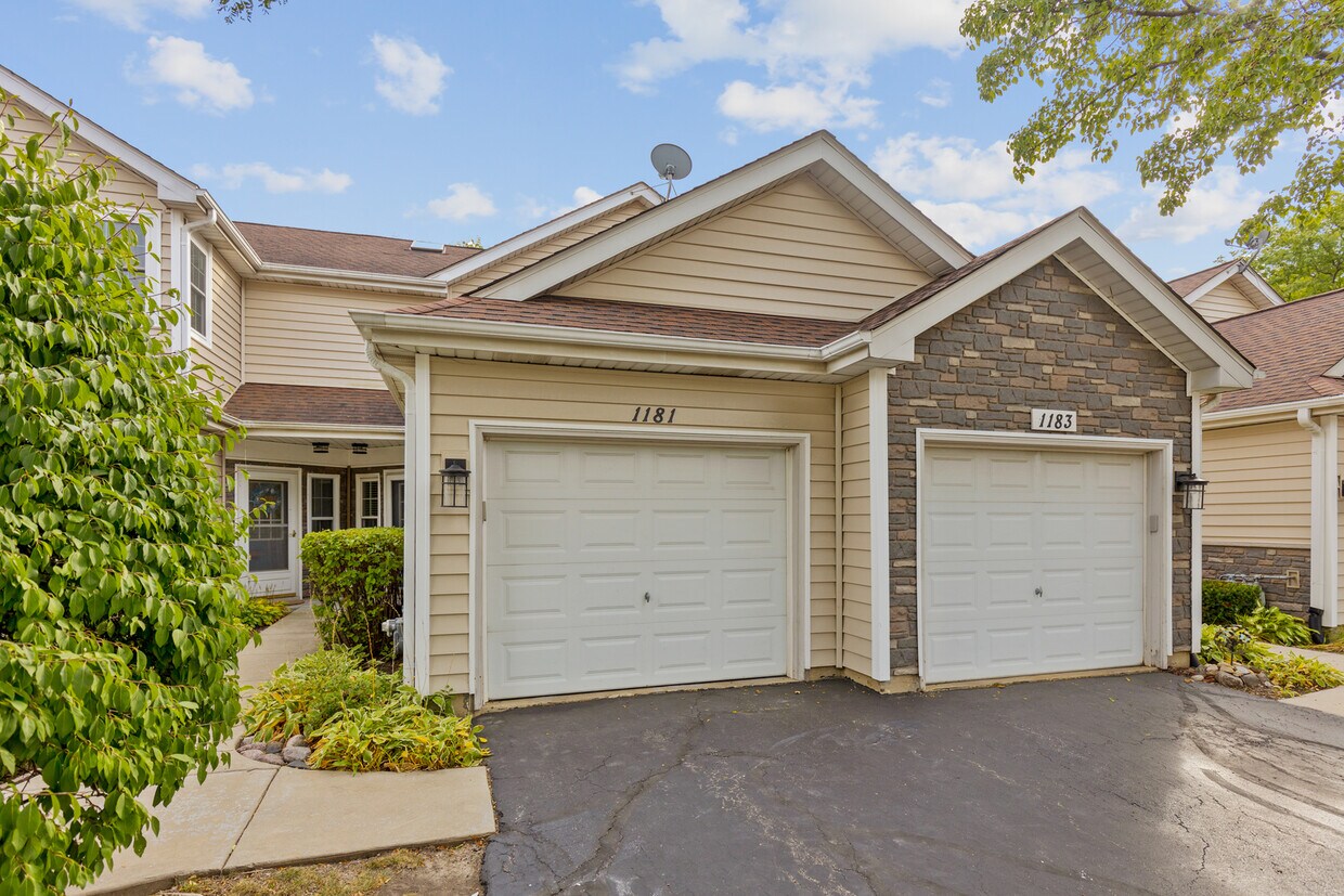 1181 Regency Dr, Schaumburg, IL 60193 Townhome Rentals in Schaumburg