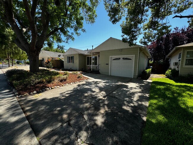 Building Photo - 722 Armanini Ave