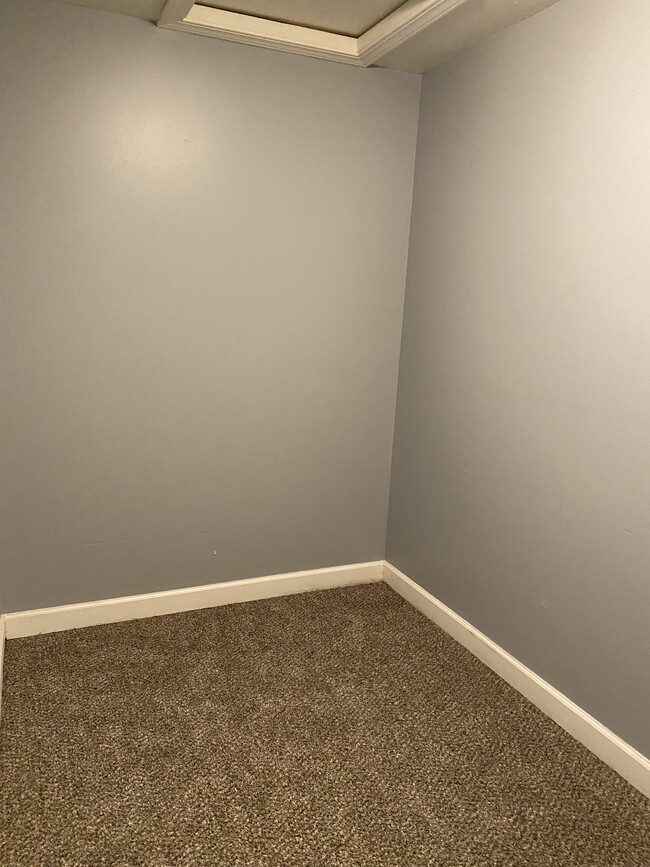 Extra space - 1016 W 7th St