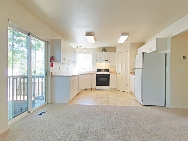 Foto del edificio - 5 bedroom House ~ Close to Campus