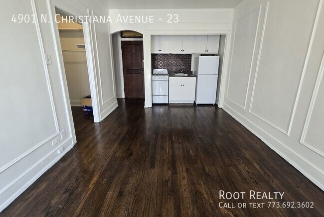 Building Photo - East Albany Park - Updated Top-Floor Studi...