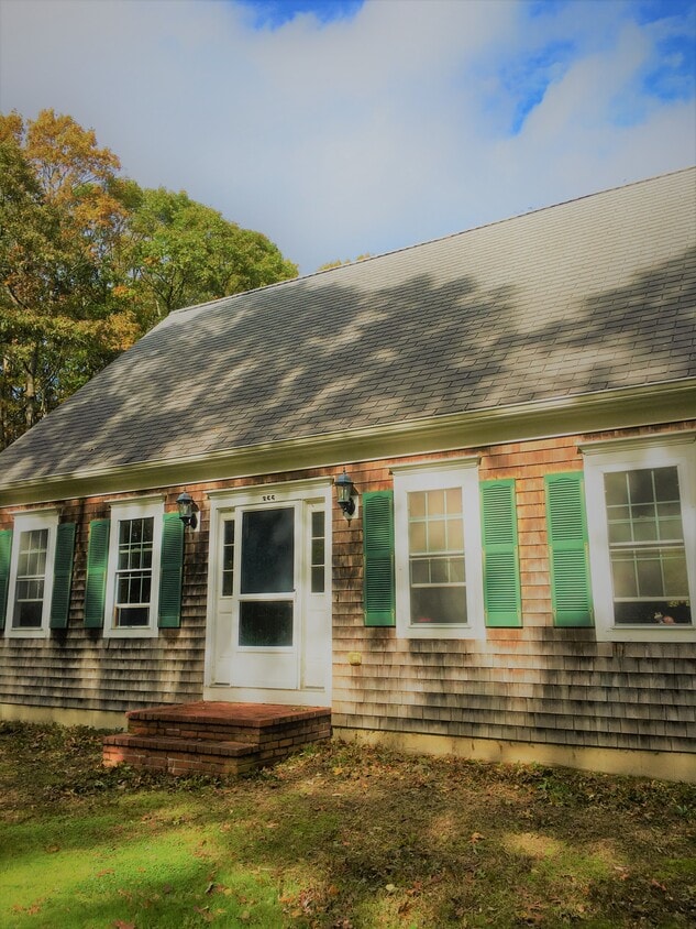 Primary Photo - 355 Oak St