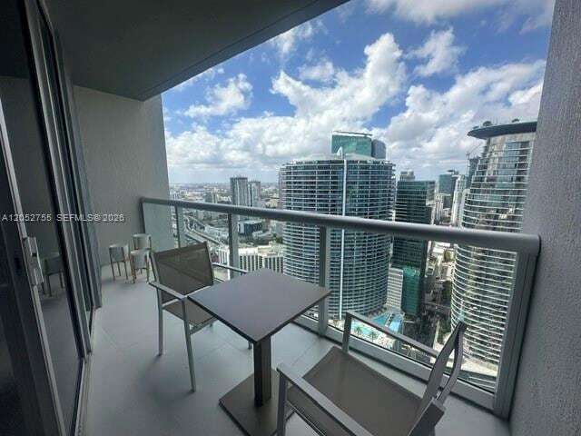 Foto del edificio - 475 Brickell Ave