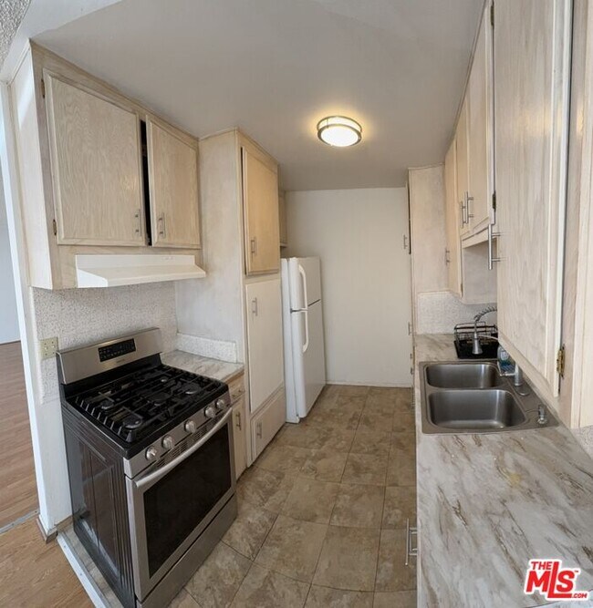 Foto del edificio - 14218 Sylvan St