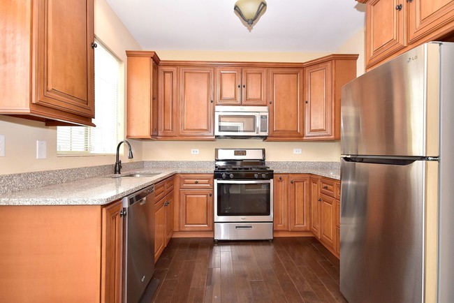 Building Photo - 1544 Lakeridge Ct