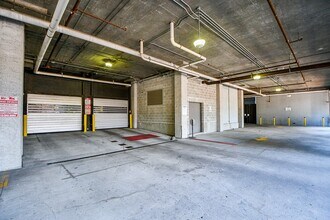 Building Photo - 2000 Bagby St