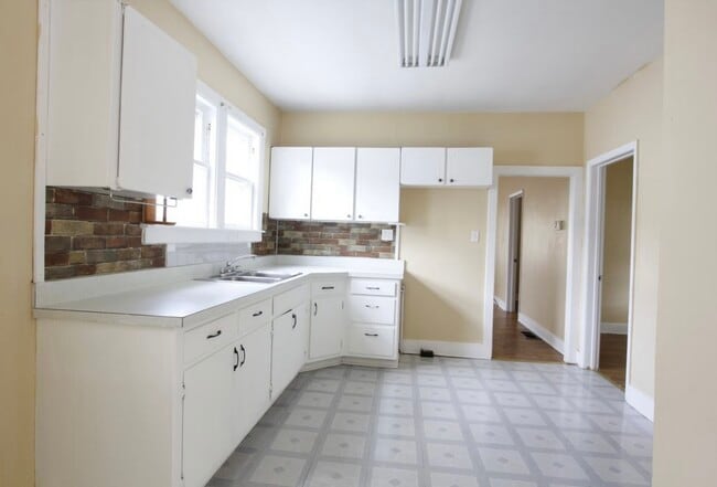 Building Photo - 1809 Ogden Ave