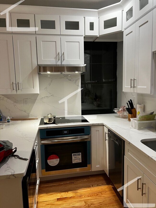 Building Photo - HOT ALLSTON LISTING!!!!