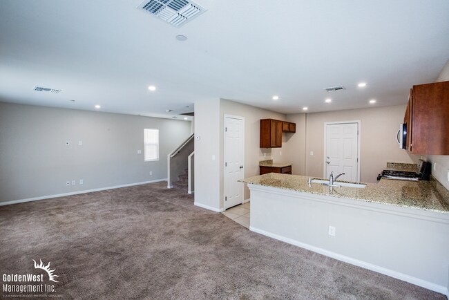 Foto del edificio - Modern 3Bdm 2.5Ba Two-Story Home in the De...