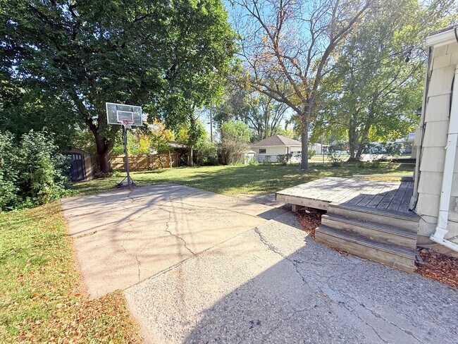 Foto del edificio - Spacious 4-Bedroom Moorhead Rambler with Updated Kitchen and Storage Shed