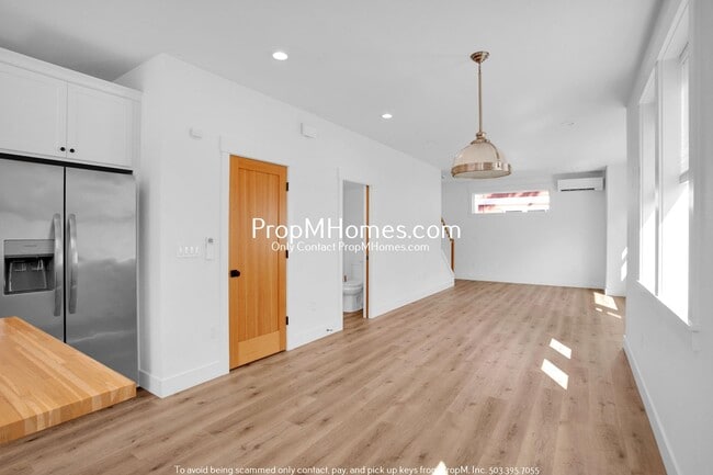 Building Photo - Modern SE Portland Duplex – Quartz Kitchen...