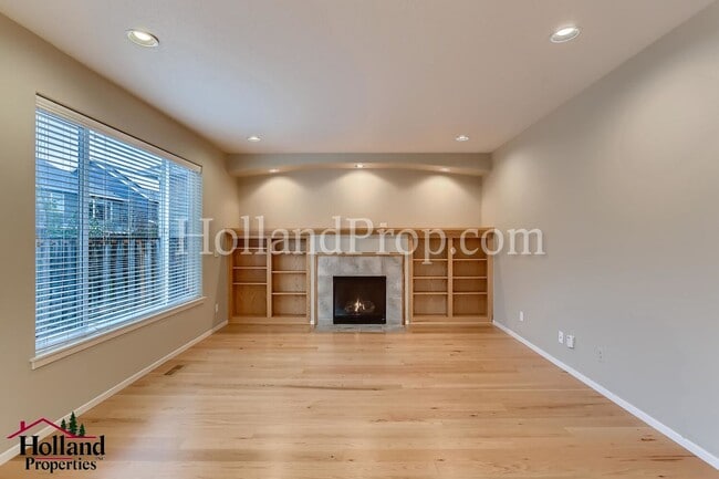 Building Photo - Beautiful 3-bedroom Hillsboro Home with an...
