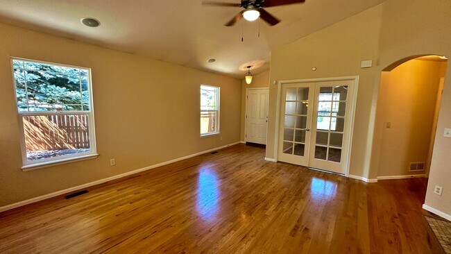 Building Photo - Fantastic 3 Bd 3 Bth + Office in Cherry Cr...