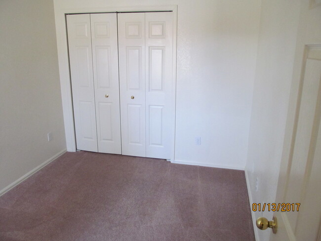 Building Photo - 2 Bed 2 Bath Condo....Available Now In Gat...