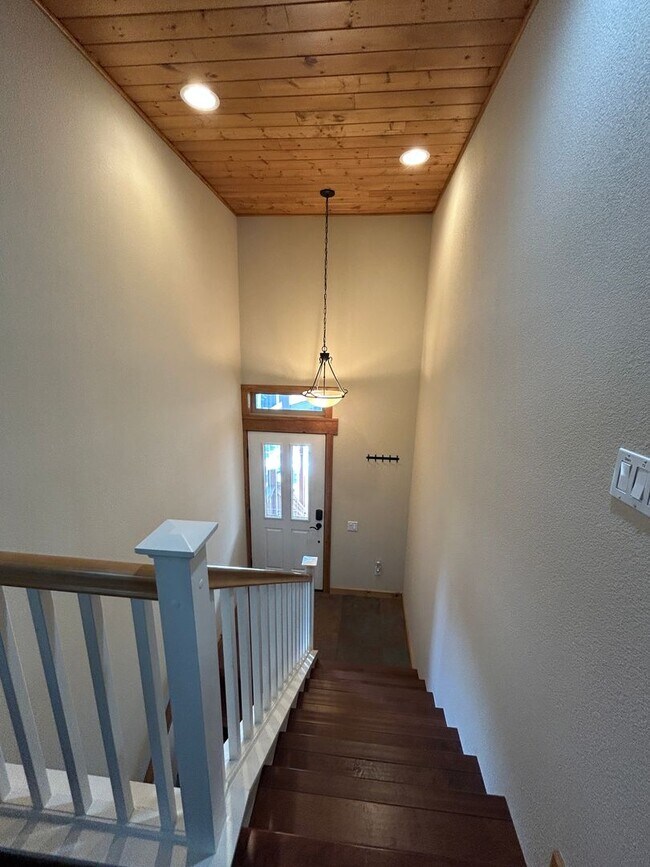 Foto del edificio - Long-Term Lease: The Ponderosa Meadows Townhouse
