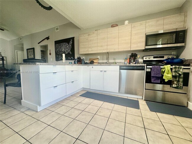 Foto del edificio - 807 NE 214th Ln
