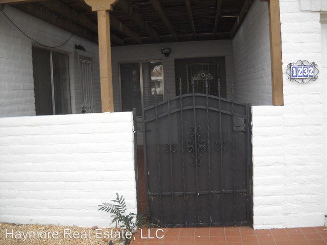 Building Photo - 1232 Carmelita Dr