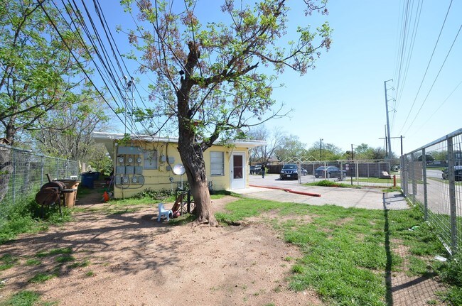 Building Photo - 1159 Eastfield Ave
